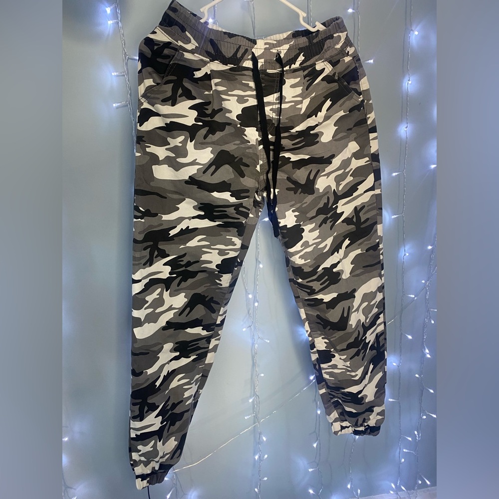 VIP Women's Size 7/28 Pants Gray White Black Camo Cargo Pants Drawstring